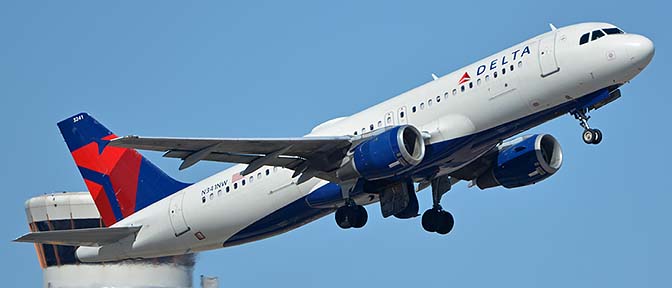 Delta Airbus A320-212 N341NW, Phoenix Sky Harbor, October 10, 2017